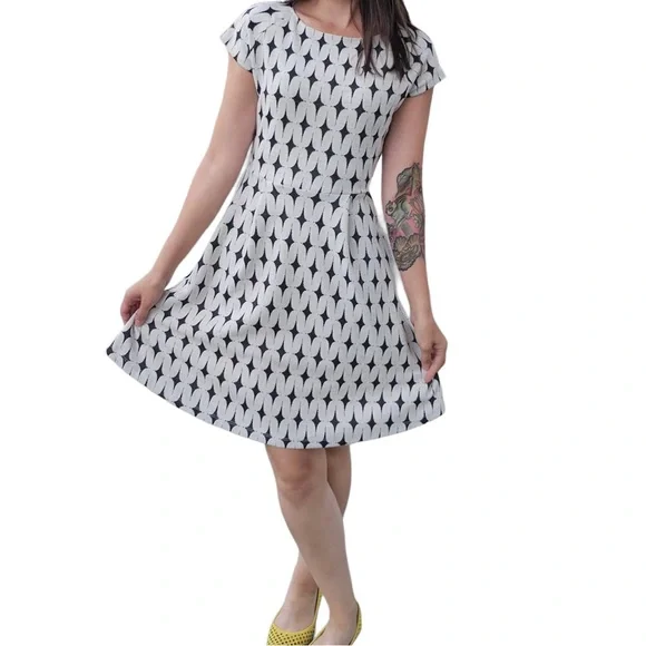 Renee C. Dress M - Picture 4 of 7